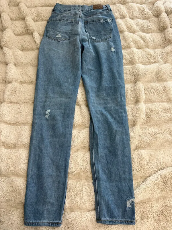 American Eagle Mom Jeans - Image 4