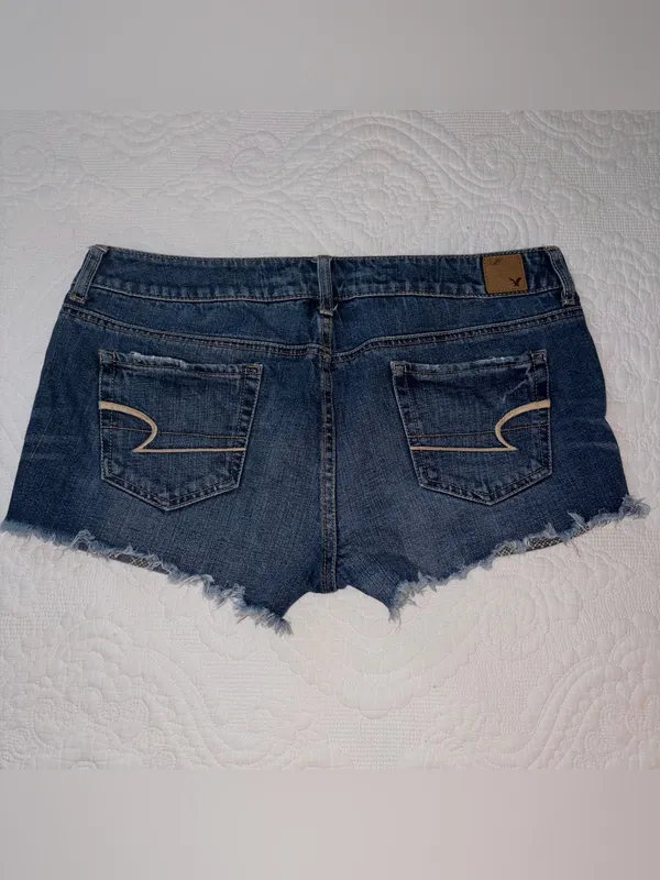 American Eagle Y2K Cut-Off Jean Shorts. Size: 12. Medium Wash. - Image 3