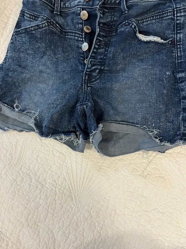 American Eagle high rise denim shorts - Image 4