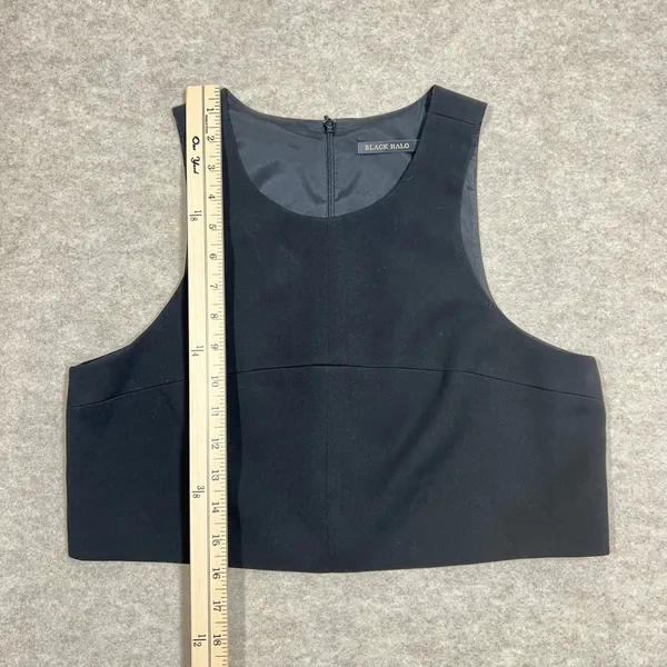 Black Halo Womens Sleeveless Crop Top Black Sz 8 Round Neck Zip Back Blouse‎ GUC - Image 6