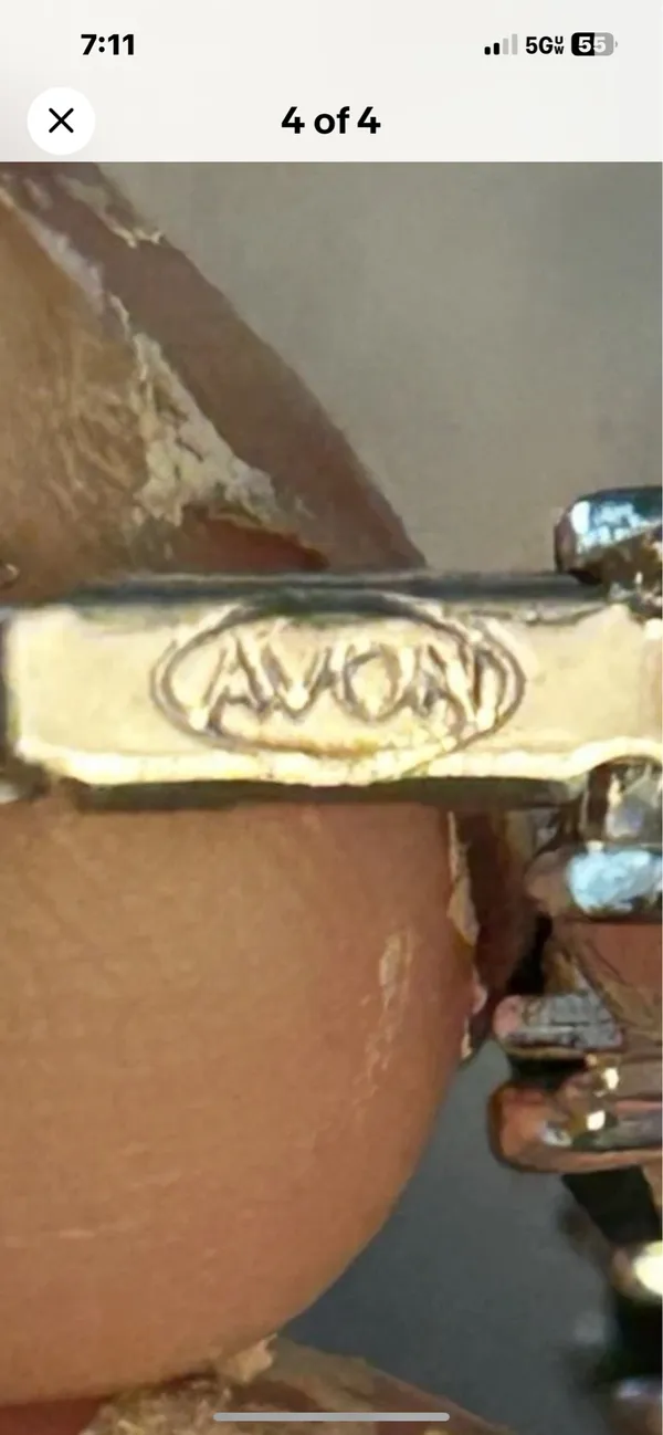 Green and silver colored Avon bracelet - Image 4