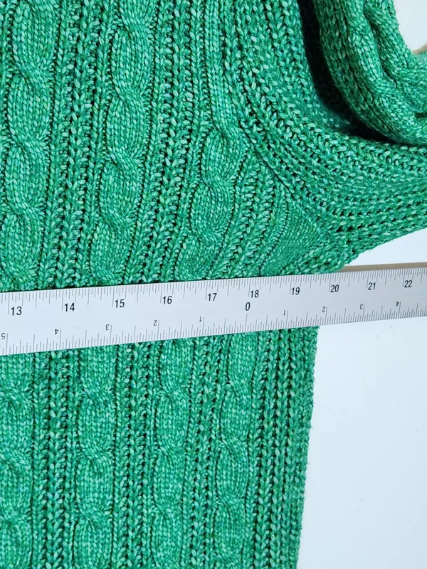 Crown and Ivy Green Relaxed Fit Cable Knit Puffy Sleeve Sweater Size Large - Image 5