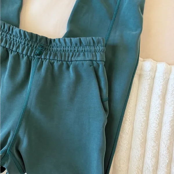 Lululemon Softstreme High-Rise Straight Leg Crop Storm Teal size 2 - Image 7