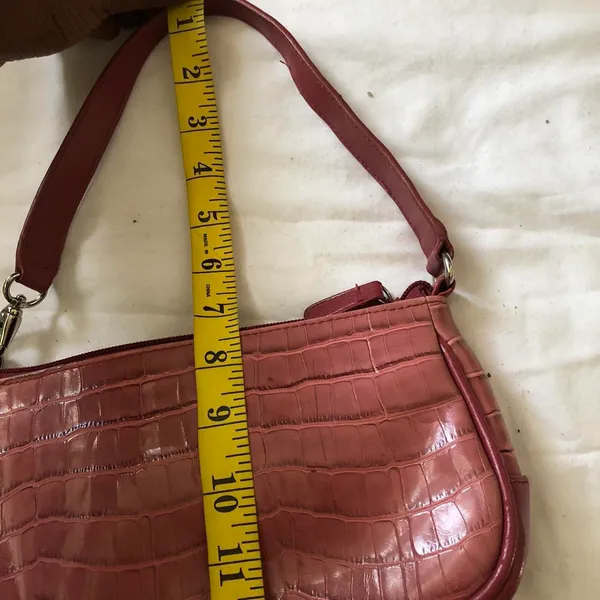 2000s Pink burgundy wine red crocodile-embossed leather shoulder hand bag purse silver hardware #y2k - Image 7