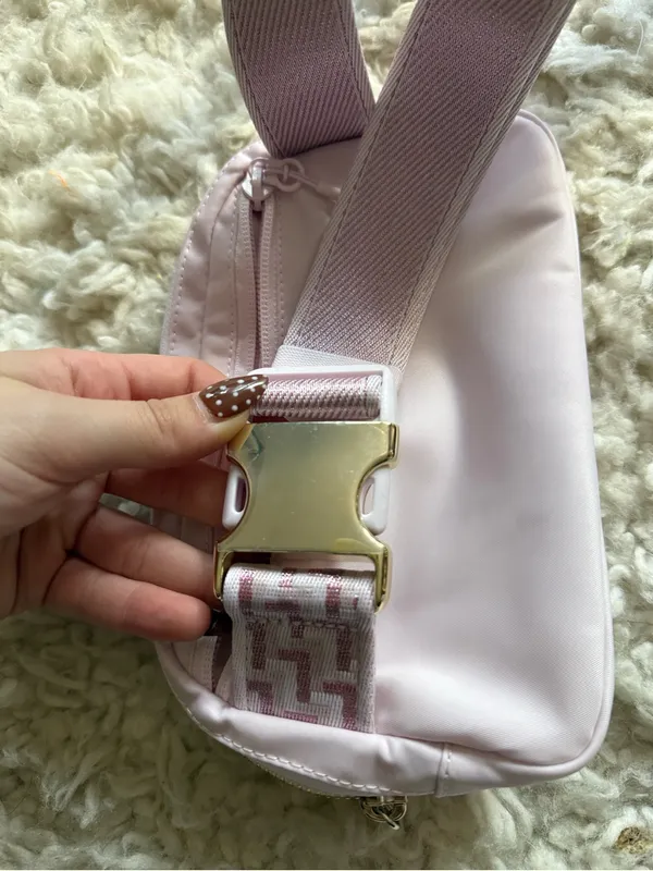 lululemon athletica Light Pink Crossbody Belt Bag with Gold Logo - Image 5