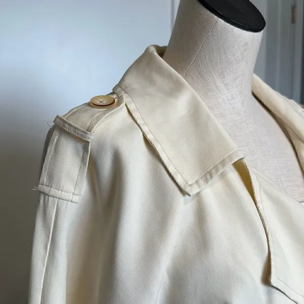 MAUBY Trench Coat In Off White - Image 10