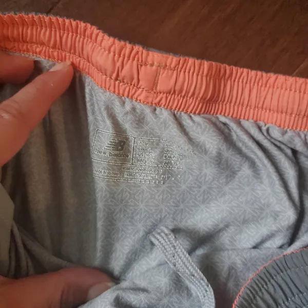 New balance size medium athletic shorts in gray and orange - Image 3