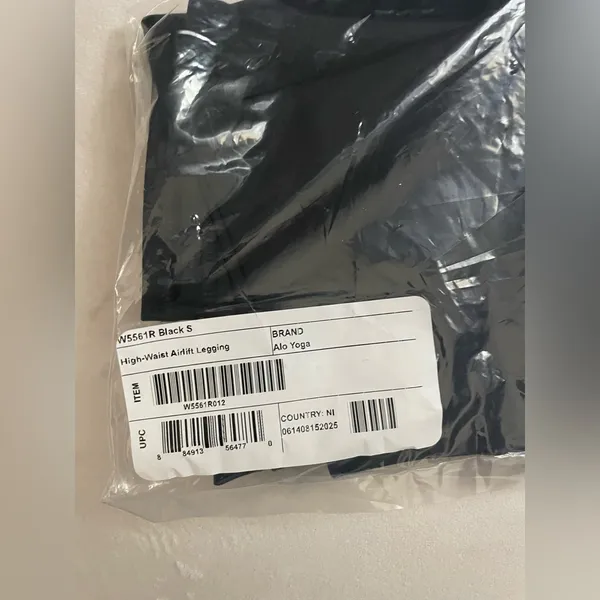 Alo Yoga NWT High Waisted Airlift Leggings in Black Size S - Image 9