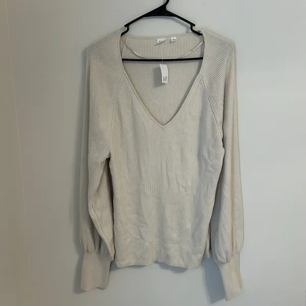 NWT Gap Ribbed V-Neck Pullover Sweater Soft Knit Blend Volume Sleeves XL‎ Cream - Image 2