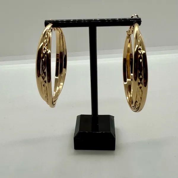 Daisy‎ Fuentes Textured Solid Gold Tone Hoop Earrings - Image 5