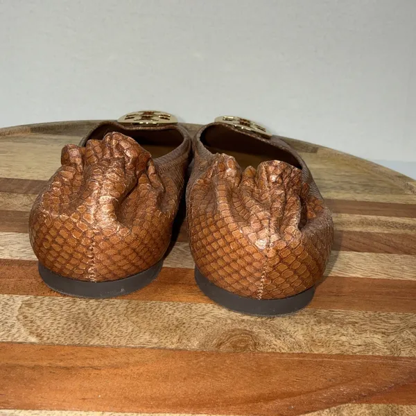 Tory Burch Reva Snake Skin Embossed Ballet Scrunch Flats Logo SZ 8.5 Brown Gold - Image 3