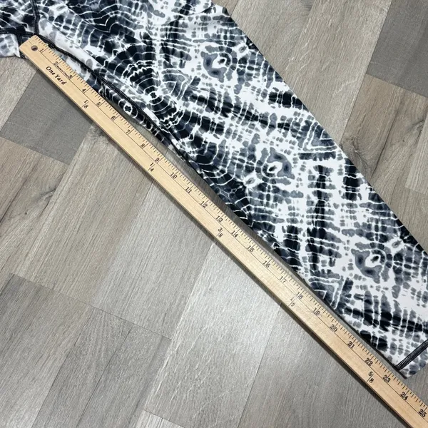 Victoria’s Secret Sport Tie Dye‎ Crop High Waist Leggings Black White Large - Image 12