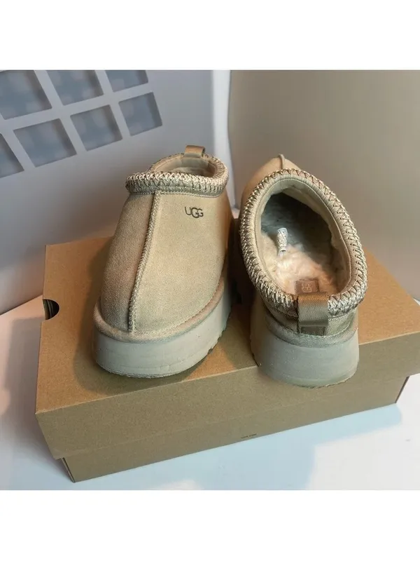 UGG Tazz Platform in Sand color. Scandi-Chic Neutral Slip-On / Mule Gen-Z Sz 8 - Image 5