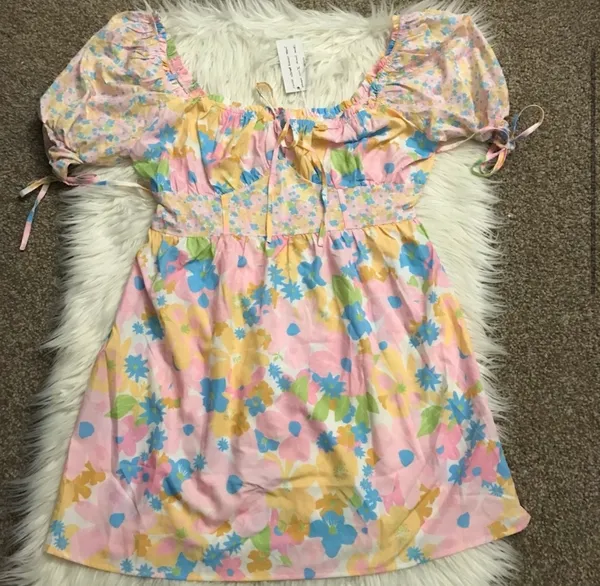 Boutique NWT dress with floral print - Image 3