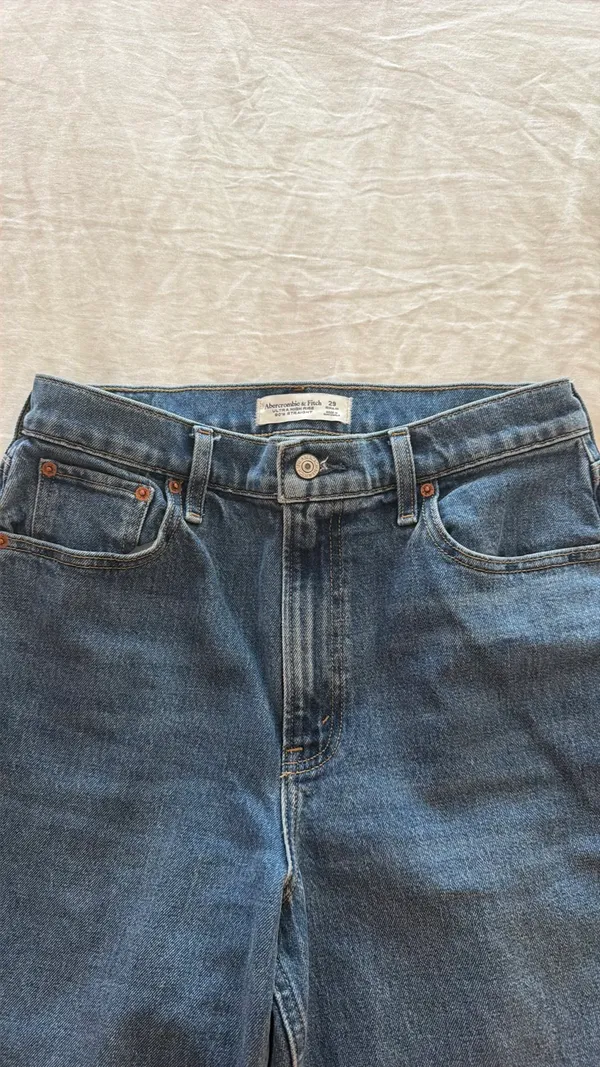 Abercrombie Ultra High-Rise 90’s Straight Curve Love Jeans - Image 2