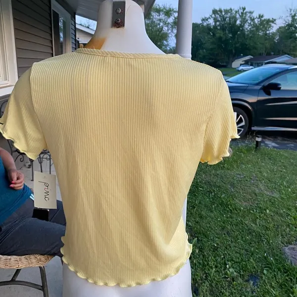 Woman’s crop top Yellow Size L - Image 2