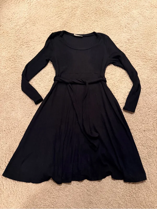 Black Scoop Neck Long-Sleeve Fit & Flare Maternity Dress - Image 2