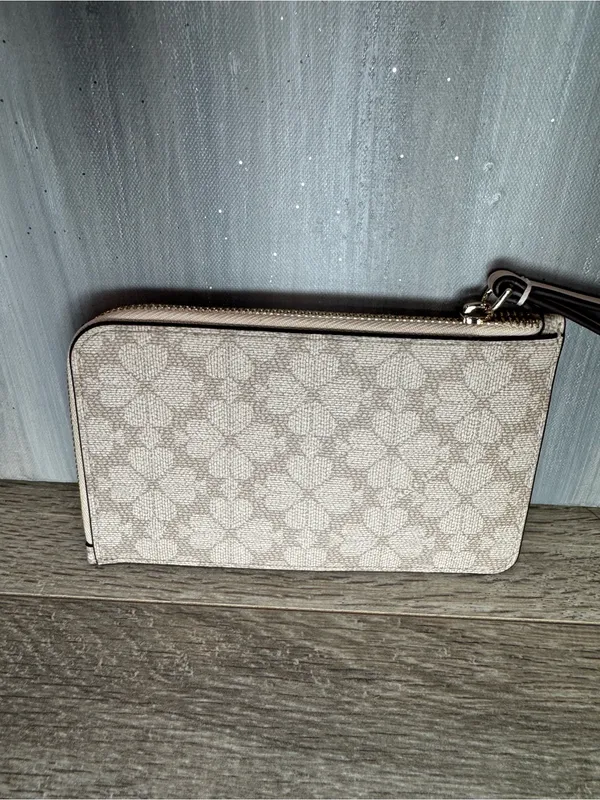 Kate Spade Flower Wrislet - Image 4