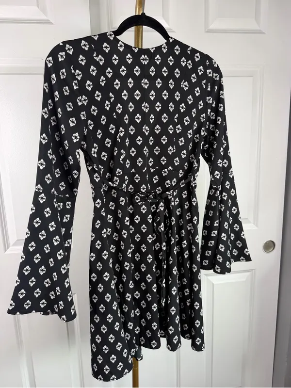 Abercrombie & Fitch XS Black Geometric Print Bell Sleeve Mini Dress - Image 11