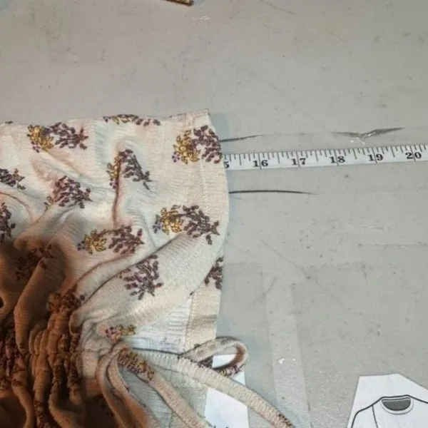 Anthropologie Sabrina Cinched‎ Crop Top Shirt neutral floral color Small Boho - Image 14