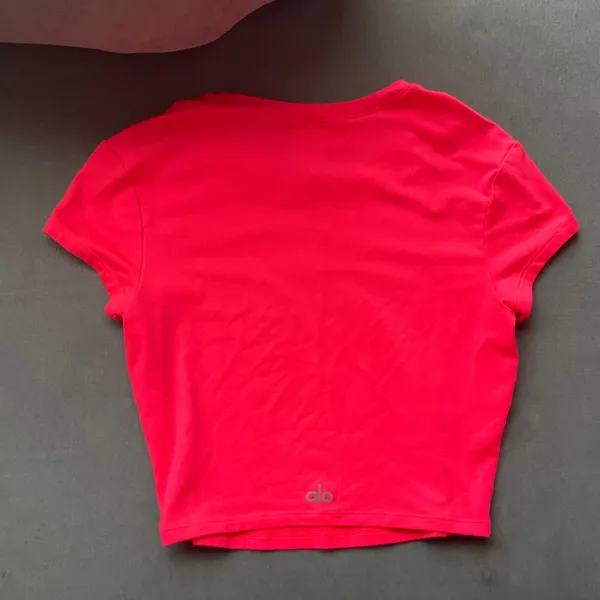 Alo Yoga Alosoft Crop Finesse Short Sleeve Fluorescent Pink Coral XS - Image 5