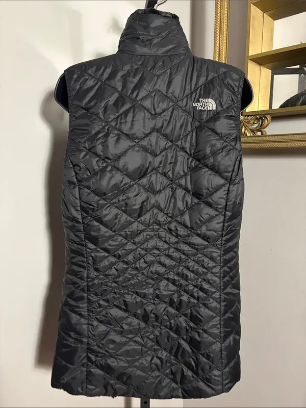 The North Face Medium Mossbud Insulated Reversible Vest - Image 4