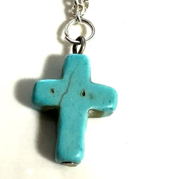 Howlite cross pendant necklace - Image 6
