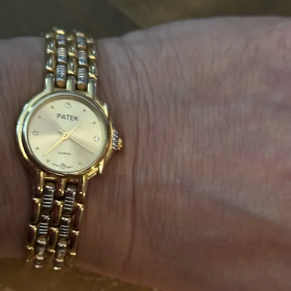 Gold tone basketweave band ladies watch - Image 4