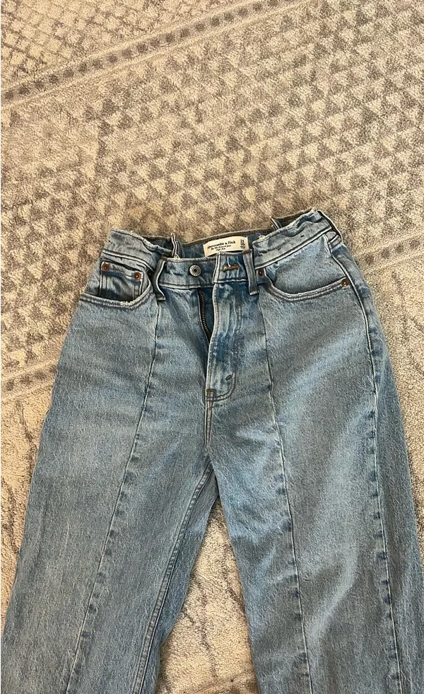 Abercrombie 90s High-Rise Jeans - Image 3