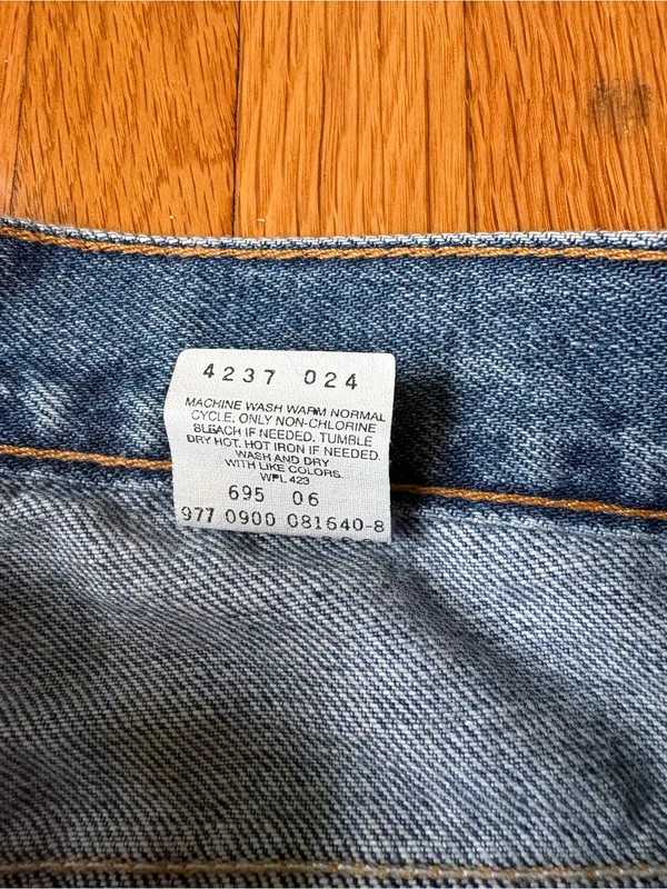 🪩 Vintage Y2K Levi’s Jeans 🪩 - Image 5