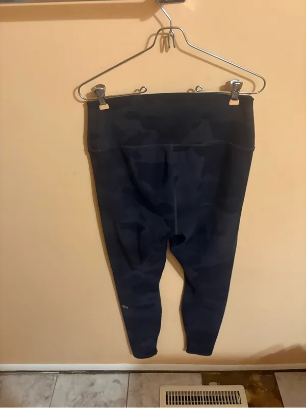 Alo High-Waist Black Camouflage Vapor Leggings - Image 5