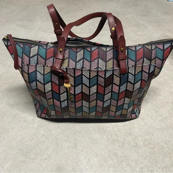 Fossil Women's Rachel Large Tote Bag Multicolor Chevron Zipper Top - Image 2