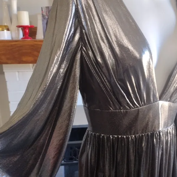 NEW Gianna Bindi Zella Metallic Silver Evening Gown - Image 3