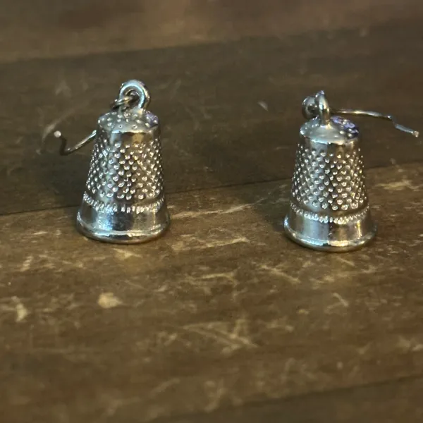 Silver tone sewing thimble dangle earrings - Image 3