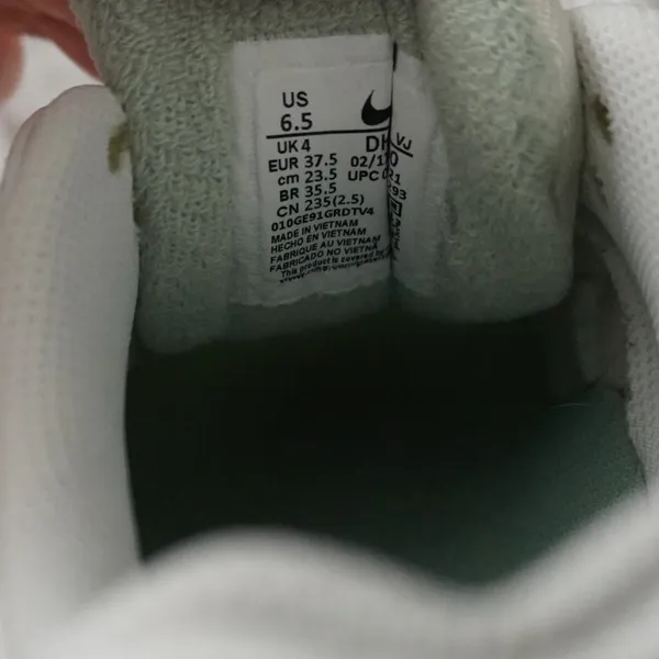 Nike Womens Air Max 90 White Pistachio Frost - Image 4