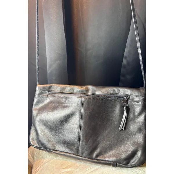 Amanda Smith Vintage Black Leather Crossbody Bag Gold Ring Accent Minimalist - Image 6