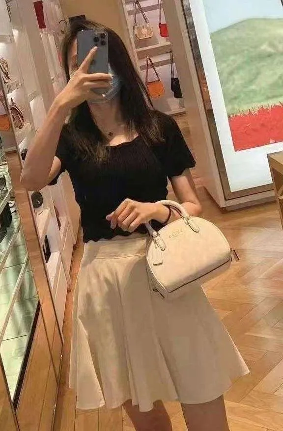 Coach Sydney Satchel In Signature Canvas Chalk/Glacier White NWT CA591. - Image 4