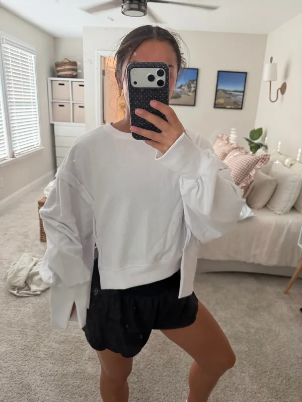 Boutique sweatshirt - Image 2