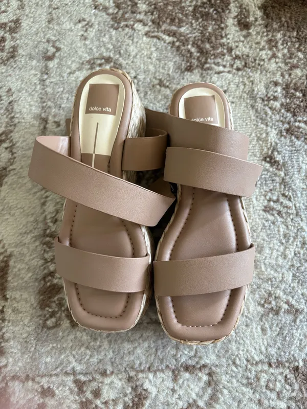 DV by Dolce Vita brown wedges - Image 3