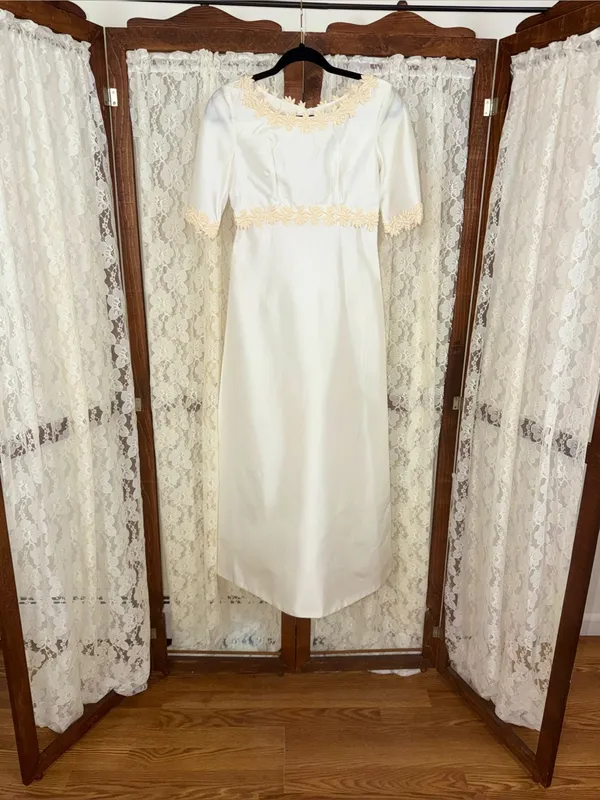 Gorgeous Vintage 1960s Silk Taffeta Sheath Wedding Gown - Image 3
