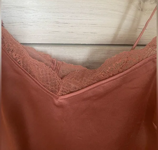 Abercrombie lace cami with button back detail and adjustable straps - Image 3