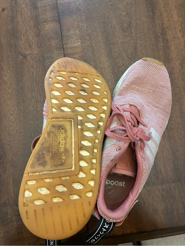 Adidas NMD R2 Women’s 8.5 Sneakers Shoes Running Ash Pink - Image 5