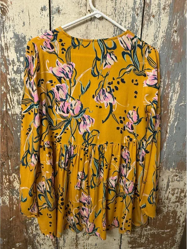 Free People Bella Gold Yellow Floral print tunic top size XS - Image 4
