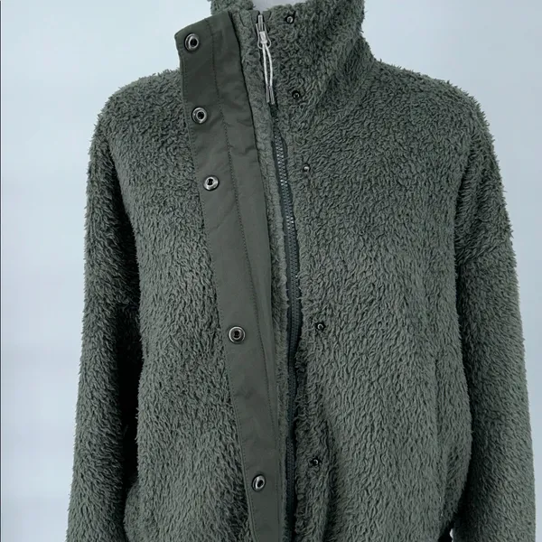 Vuori Women's Cozy Sherpa Jacket Green Fleece Jacket Olive Green Size Large - Image 5