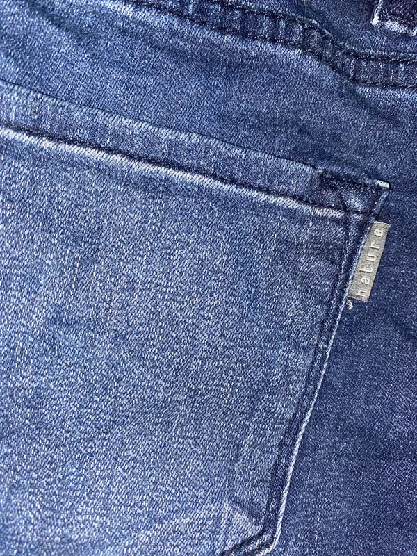 Jeans Shorts Size Large Like New - Image 3