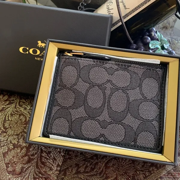 Authentic COACH 1941 leather/signature jacquard zip top card case/Keychain/ID - Image 4