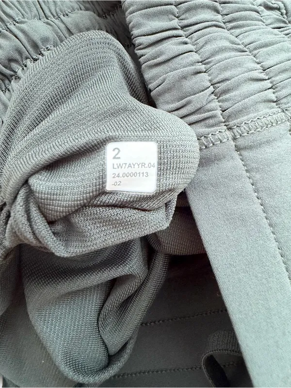 Lululemon Hotty Hot High Rise Lined Short 2.5" Size 2 NEW - Image 6