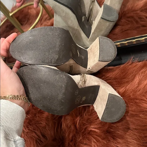 Stylish Tan Ankle Boots - Image 8