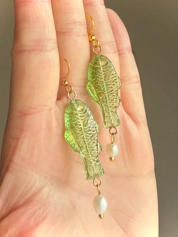 Handmade quality Czech glass beads fish & freshwater pearl boho fairy dangle earrings🐟🌿 - Image 4