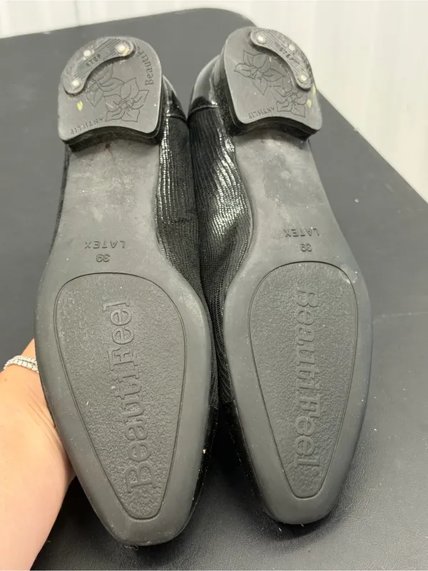 BeautiFeel Black Cap-Toe Textured Ballet Flats - Image 6